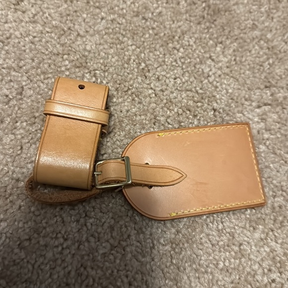 Louis Vuitton - Picture 5 of 11